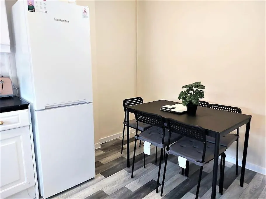 London Zone 2, Spacious 3 Bedroom House United Kingdom