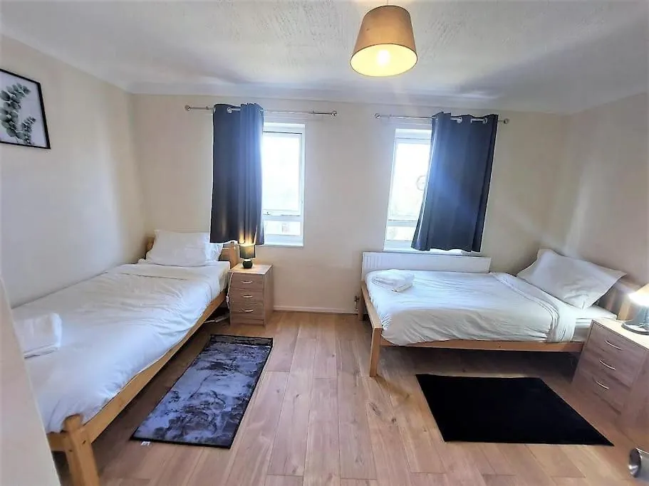 Holiday home London Zone 2, Spacious 3 Bedroom House United Kingdom