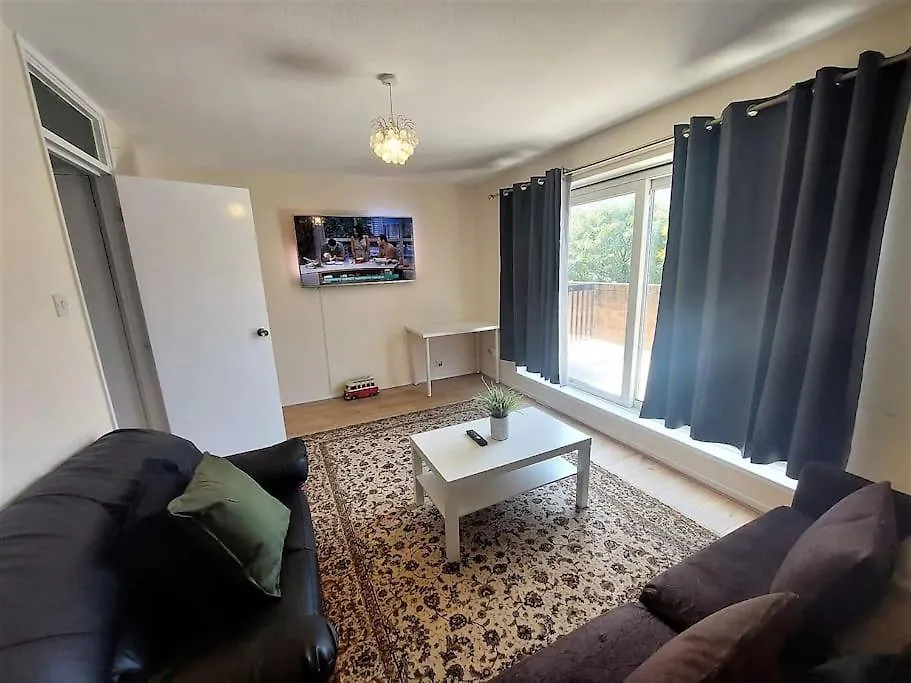 London Zone 2, Spacious 3 Bedroom House location