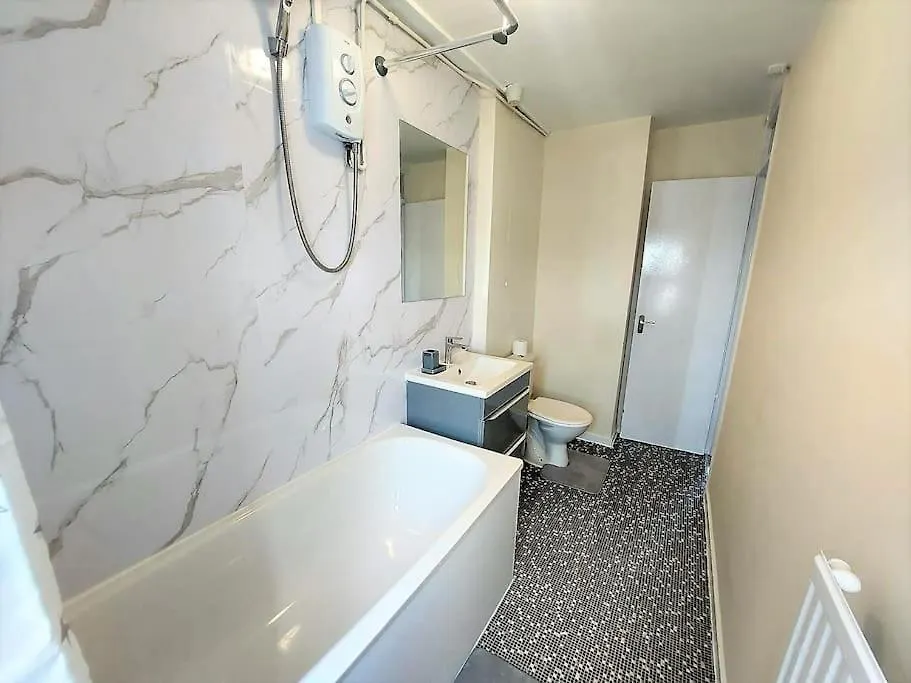 London Zone 2, Spacious 3 Bedroom House