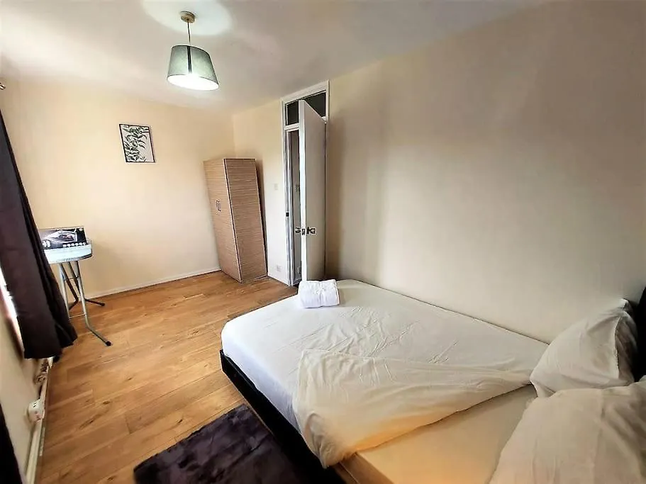 Holiday home London Zone 2, Spacious 3 Bedroom House